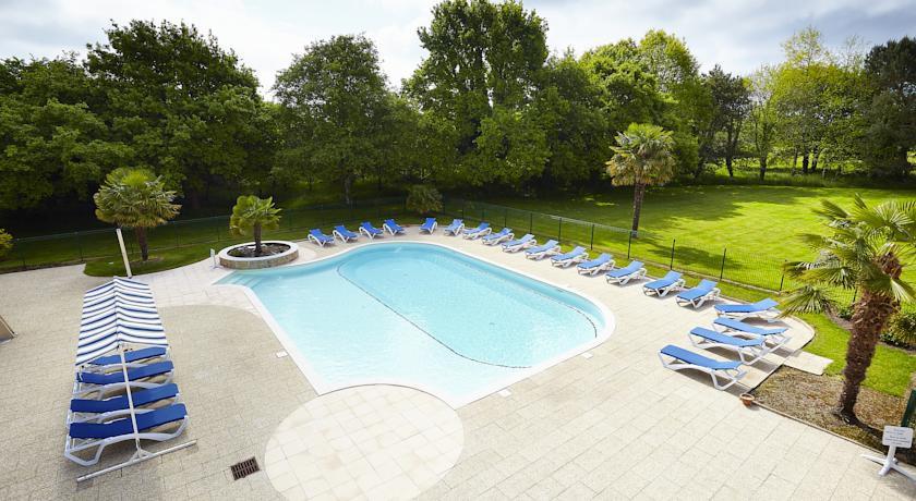 Hotel Du Golf Saint-Laurent Ploemel ภายนอก รูปภาพ